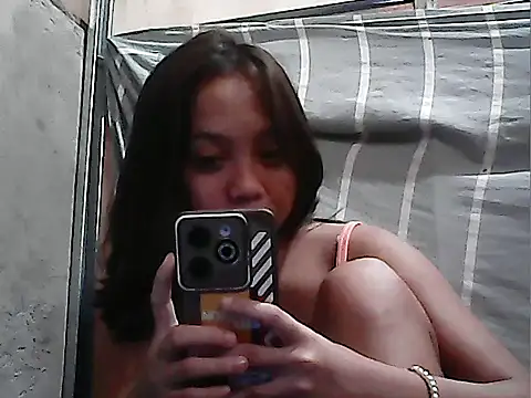Snapshot of Yours_AsianPinayGirl18 chatting on 07/04/26, 11:44 Yours AsianPinayGirl18 online show from 07/04/26, 11:44