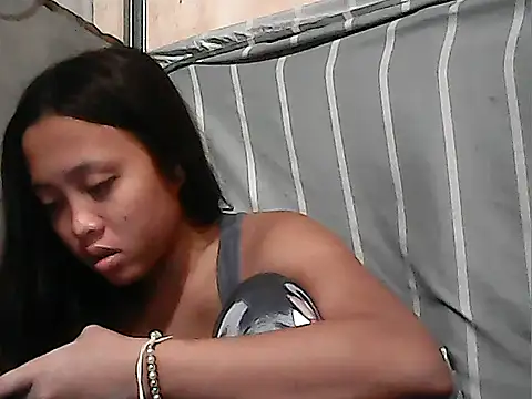Snapshot of Yours_AsianPinayGirl18 chatting on 07/13/26, 01:14 Yours AsianPinayGirl18 online show from 07/13/26, 01:14