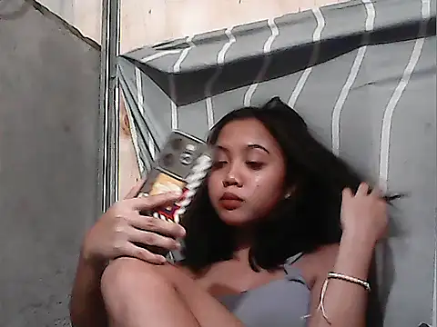 Snapshot of Yours_AsianPinayGirl18 chatting on 07/16/26, 12:16 Yours AsianPinayGirl18 online show from 07/16/26, 12:16