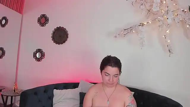 AngeliqueBoyer   online show from 07/07/26, 07:23