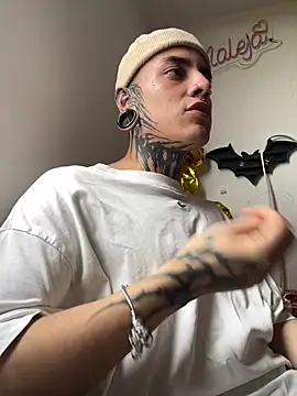  valentinoooo online show from 07/11/26, 10:22