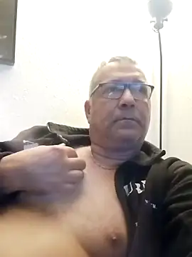 Snapshot of Soloyan chatting on 01/05/25, 06:13 Soloyan online show from 01/05/25, 06:13