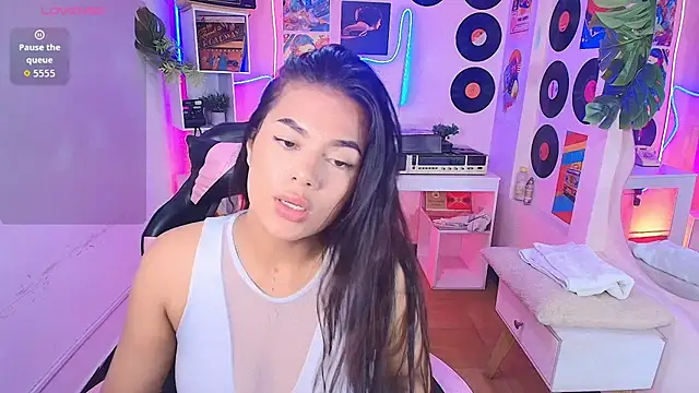 Snapshot of Duulce_mia chatting on 07/17/26, 12:23 Duulce mia online show from 07/17/26, 12:23