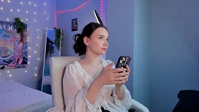 Snapshot of Elvienne chatting on 06/06/26, 03:11 Elvienne online show from 06/06/26, 03:11