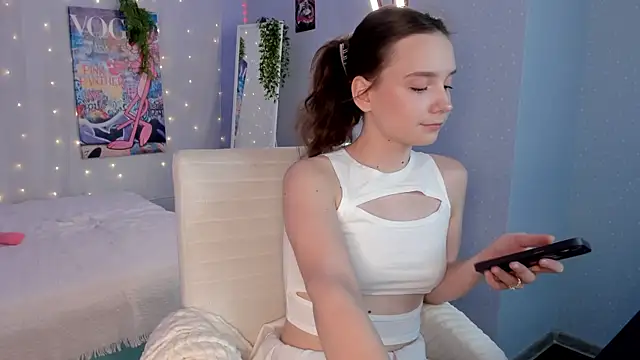 Snapshot of Elvienne chatting on 06/07/26, 03:21 Elvienne online show from 06/07/26, 03:21