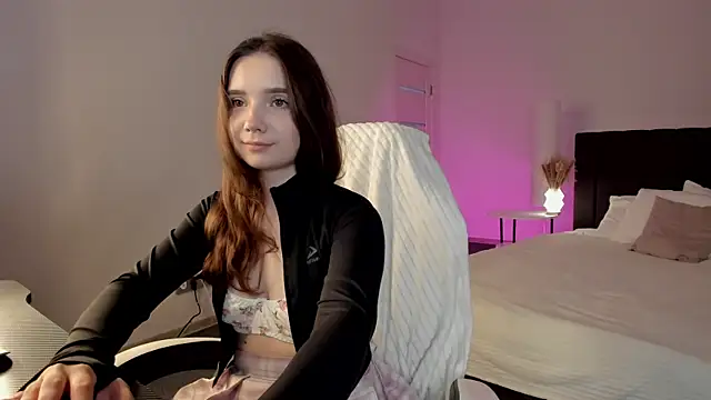 Snapshot of Elvienne chatting on 06/10/26, 03:18 Elvienne online show from 06/10/26, 03:18