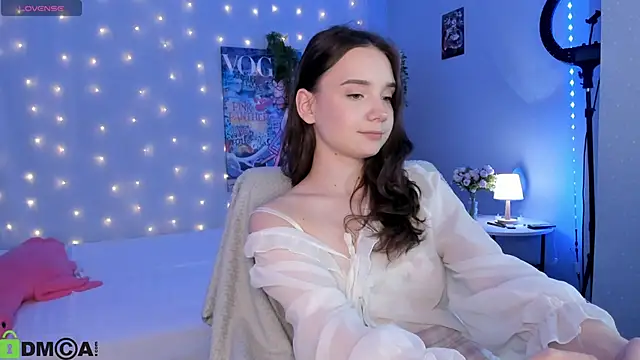 Snapshot of Elvienne chatting on 06/12/26, 03:49 Elvienne online show from 06/12/26, 03:49