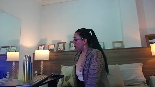 FranciscaVera online show from 06/09/26, 06:52