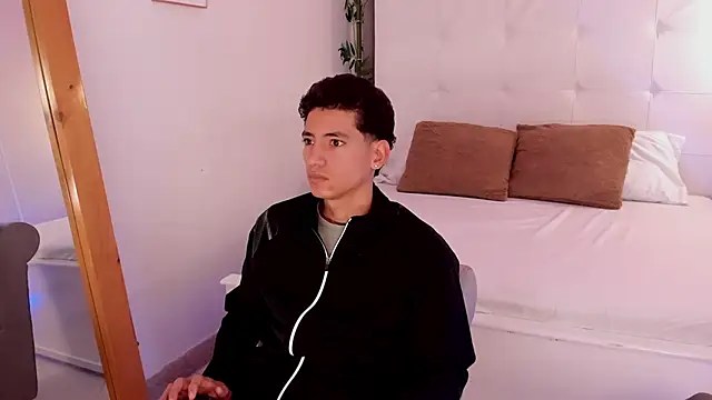 Alejo-and-Thiago online show from 06/08/26, 01:11