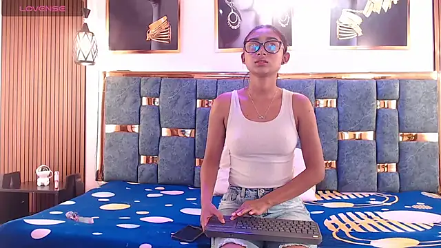 Mia konor06 online show from 05/15/26, 10:55