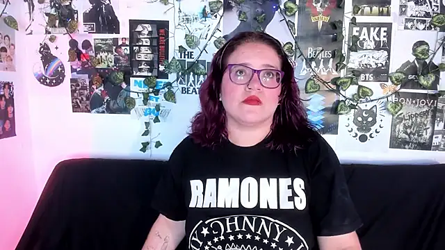Snapshot of helleen21 chatting on 07/10/26, 07:34 helleen21 online show from 07/10/26, 07:34
