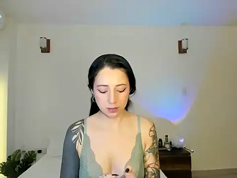 EvangelineLoveee online show from 07/09/26, 03:49