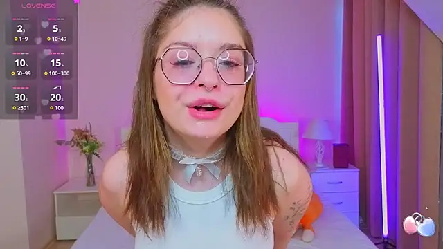 selenamils online show from 06/08/26, 07:42