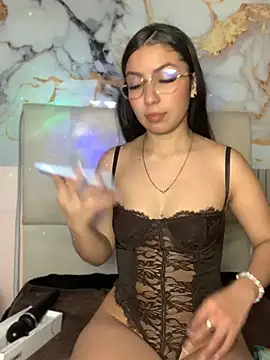 Julieth ec online show from 06/12/26, 11:53