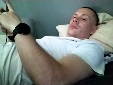 Snapshot of fitboyy_ chatting on 06/18/26, 07:41 fitboyy online show from 06/18/26, 07:41