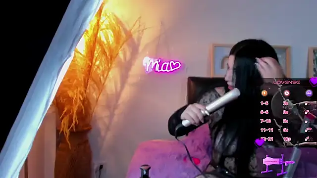 mia valentine   online show from 06/11/26, 08:51