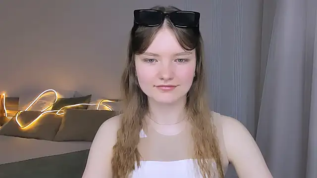 LookEva online show from 05/24/26, 03:22