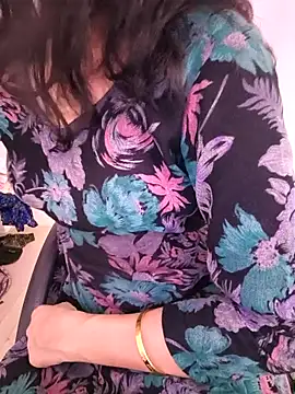 Snapshot of zoya_baby_ chatting on 05/18/26, 07:03 zoya baby online show from 05/18/26, 07:03