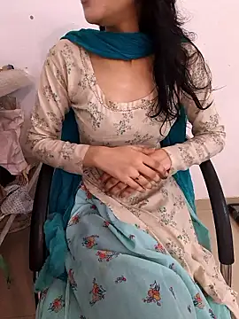 Snapshot of zoya_baby_ chatting on 06/19/26, 03:55 zoya baby online show from 06/19/26, 03:55
