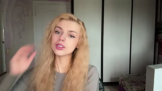 Snapshot of ScarlettRosy chatting on 05/18/26, 04:07 ScarlettRosy online show from 05/18/26, 04:07