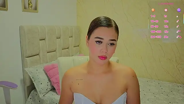 Snapshot of Naomilaurent chatting on 07/20/26, 11:29 Naomilaurent online show from 07/20/26, 11:29