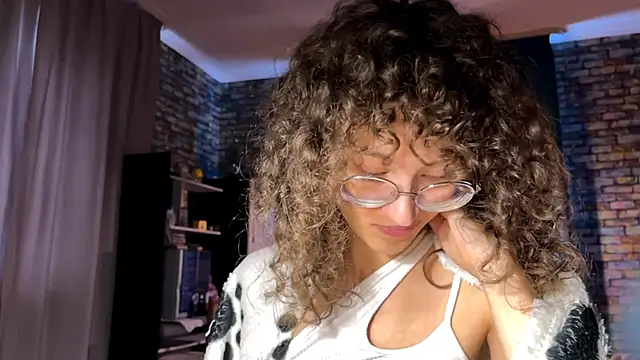 Snapshot of CurlyWinx chatting on 05/27/26, 05:48 CurlyWinx online show from 05/27/26, 05:48