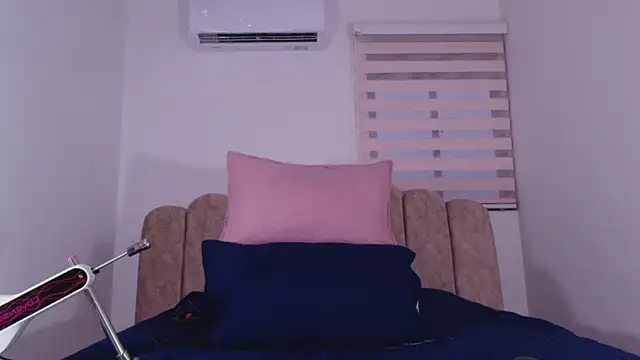 Malaia thompson  online show from 05/25/26, 12:00