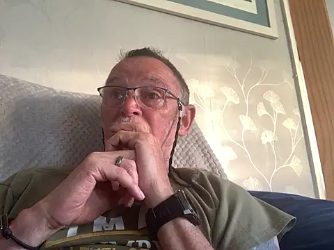 Snapshot of Moonraker64 chatting on 05/29/26, 07:01 Moonraker64 online show from 05/29/26, 07:01