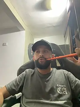 Snapshot of Ssombra_ chatting on 05/17/26, 03:59 Ssombra online show from 05/17/26, 03:59