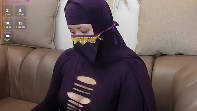 Snapshot of yasmin_dina chatting on 06/22/26, 12:24 yasmin dina online show from 06/22/26, 12:24