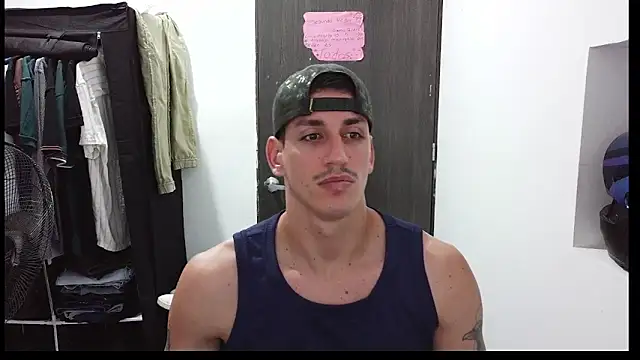 Snapshot of RaulRico chatting on 06/13/26, 11:02 RaulRico online show from 06/13/26, 11:02