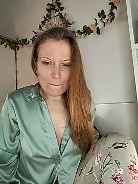 Snapshot of Candy_Cougar chatting on 05/15/26, 06:53 Candy Cougar online show from 05/15/26, 06:53