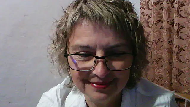 Snapshot of ElizabethGorden chatting on 06/17/26, 06:42 ElizabethGorden online show from 06/17/26, 06:42