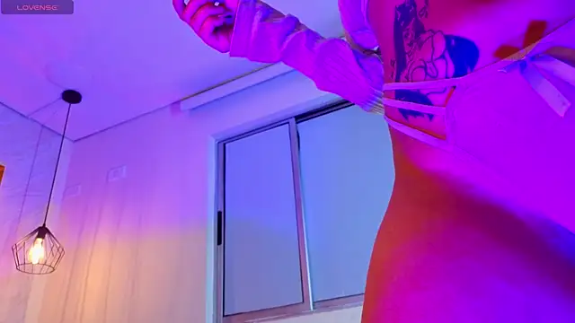 Ey Im simone  online show from 05/31/26, 06:09