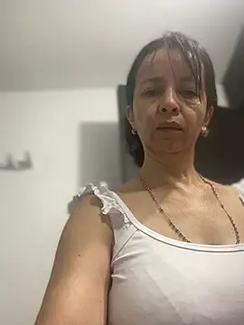 Soy Camila8 online show from 05/16/26, 12:48