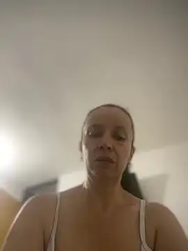 Soy Camila8 online show from 06/02/26, 01:18
