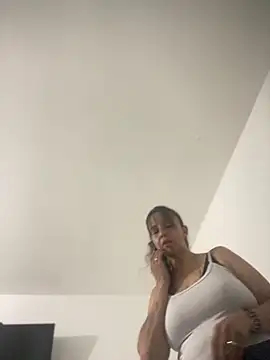 Soy Camila8 online show from 06/06/26, 12:16