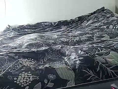 Snapshot of Carlyfr chatting on 11/27/25, 08:11 Carlyfr online show from 11/27/25, 08:11