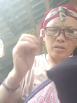 yeuanh1 online show from 05/18/26, 06:19