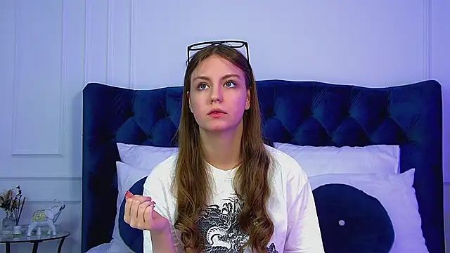 SofiaSarvains online show from 05/17/26, 06:22
