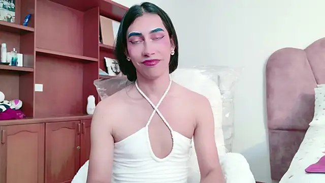 Alexadomina22 online show from 05/17/26, 06:04