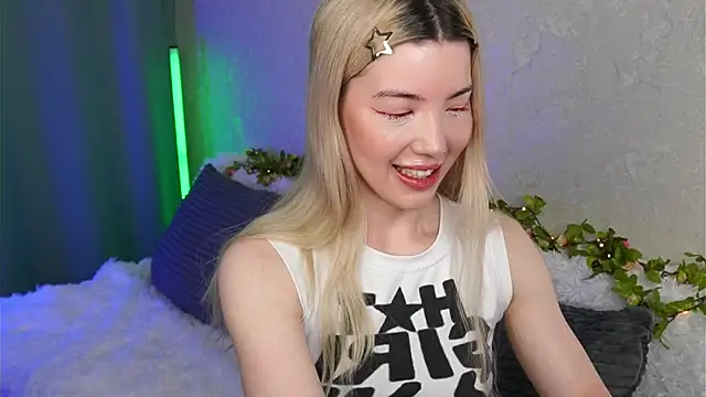 LindaThackerr online show from 05/15/26, 04:19