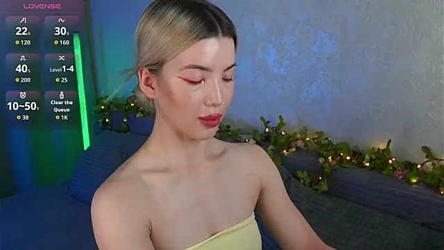 LindaThackerr online show from 06/19/26, 04:17
