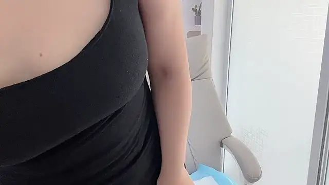Naomi Z online show from 06/11/26, 12:32