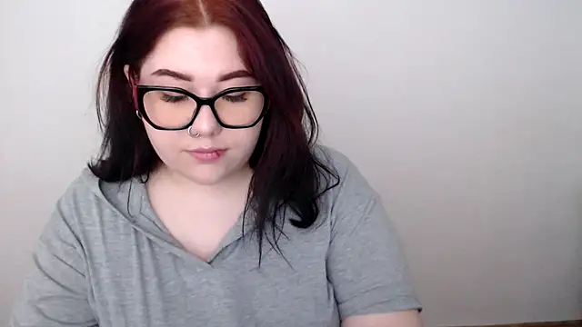 Snapshot of KarolinasHot chatting on 05/06/26, 07:46 KarolinasHot online show from 05/06/26, 07:46