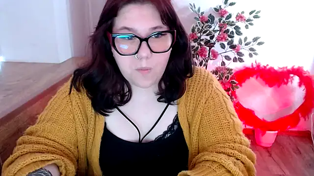 Snapshot of KarolinasHot chatting on 06/03/26, 02:36 KarolinasHot online show from 06/03/26, 02:36