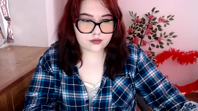 Snapshot of KarolinasHot chatting on 06/10/26, 06:51 KarolinasHot online show from 06/10/26, 06:51