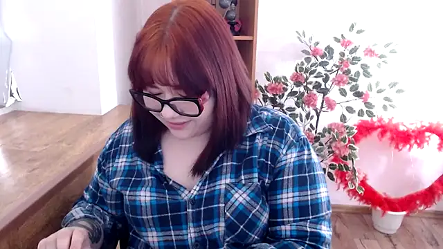 Snapshot of KarolinasHot chatting on 06/17/26, 05:03 KarolinasHot online show from 06/17/26, 05:03