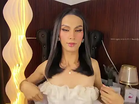 Snapshot of Estella_Hilton chatting on 06/13/26, 11:30 Estella Hilton online show from 06/13/26, 11:30