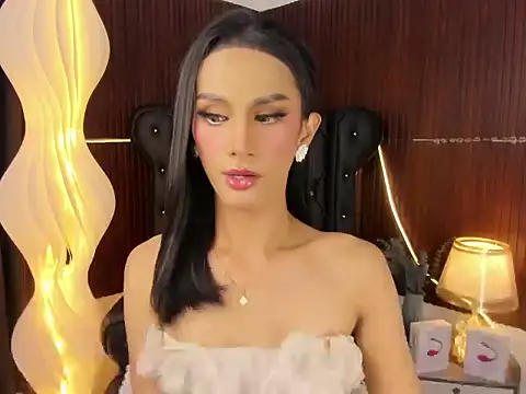 Snapshot of Estella_Hilton chatting on 06/19/26, 10:52 Estella Hilton online show from 06/19/26, 10:52